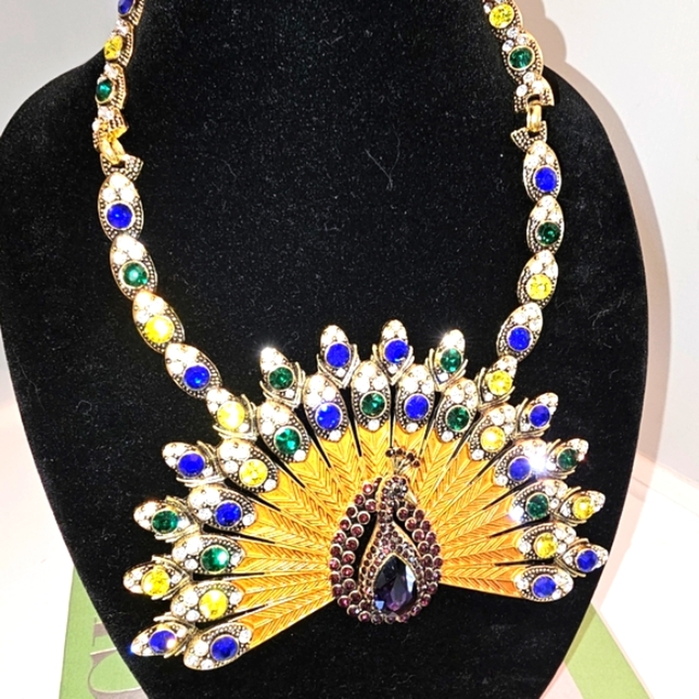 Sassy Jones Vintage-Inspired Bib Necklace - Picture 2 of 3